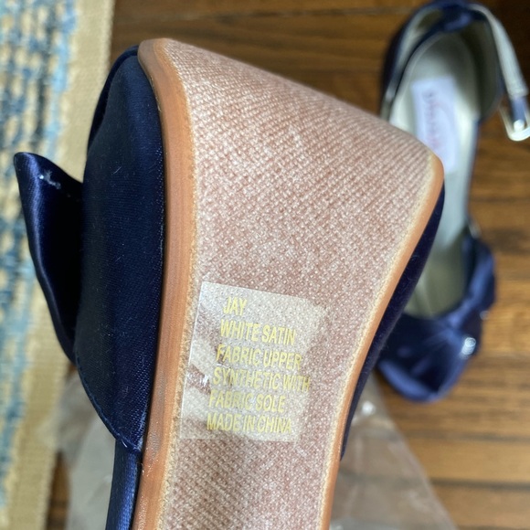 David’s Bridal Platform Peep Toe Heels, 5.5, New - Picture 3 of 16